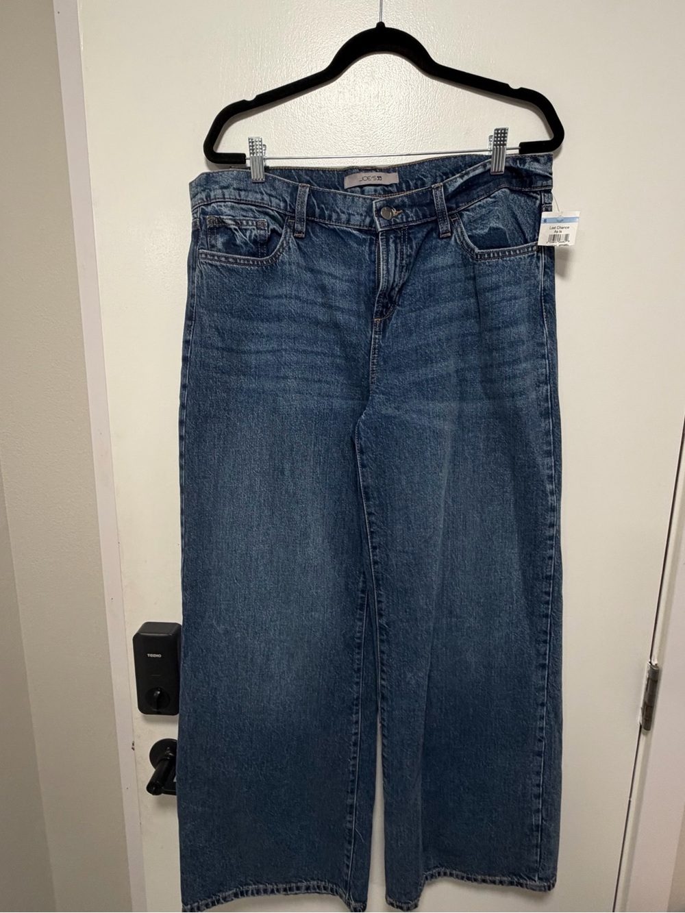 Joe's Jeans Low Rise Wide-Leg Jeans in Medium Blue